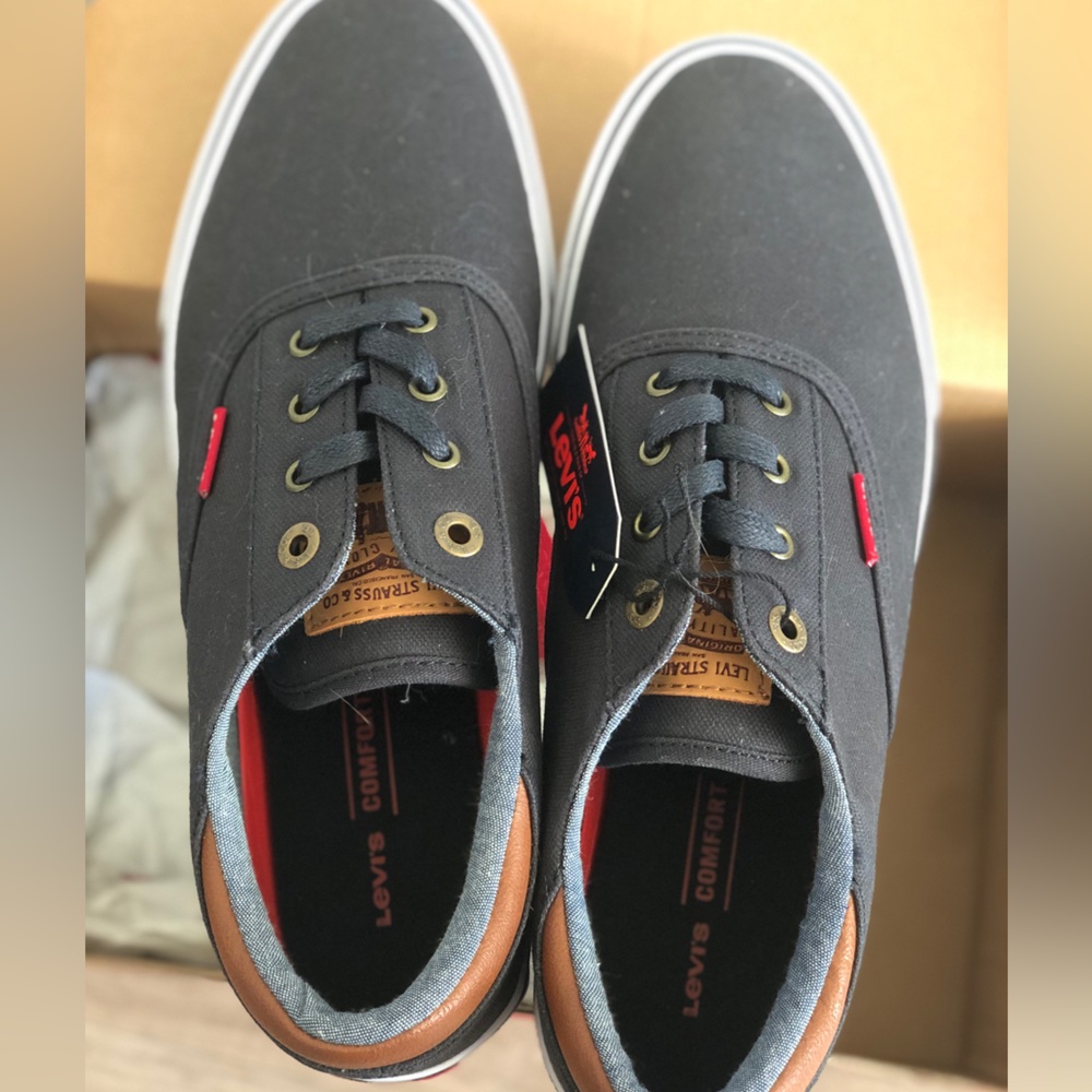 Levi’s Men Casual Shoes Sneakers Size 9 NWT Stylish Navy